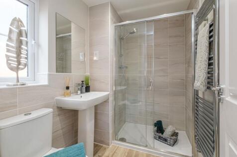 Interior view of the en suite in our 4 bed Kingsville home