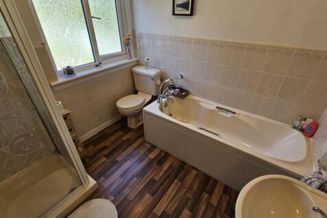 bathroom 2.jpeg
