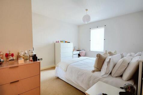 Bedroom 1_1.jpeg