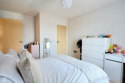 Bedroom 1_2.jpeg