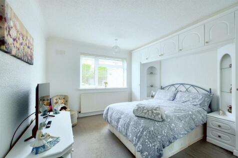 Bedroom 1_1.jpeg