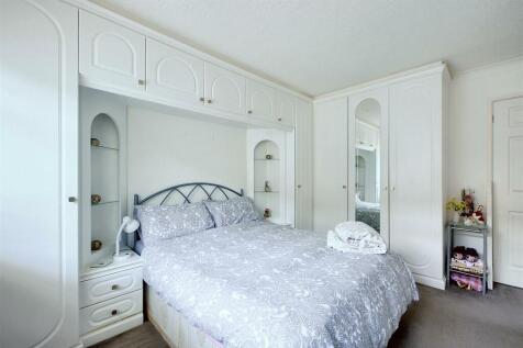 Bedroom 1_2.jpeg