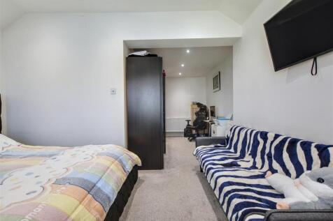 Bedroom One (5).jpeg