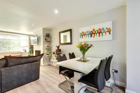 Dining Area (2).jpeg