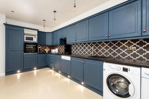 Kitchen_1.jpg