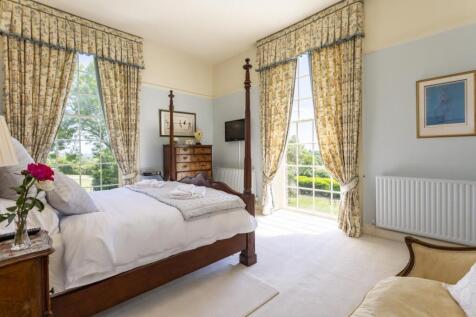 12 Master Bedroom.jpg