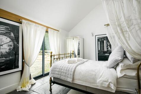 29 Apartment Bedroom.jpg