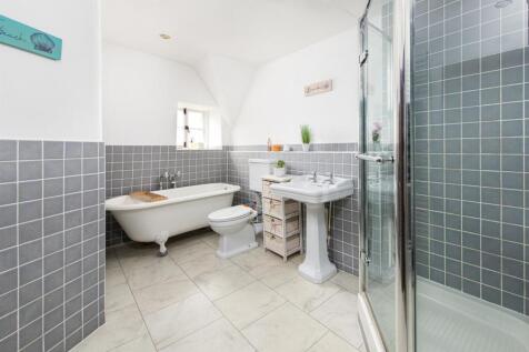 Bathroom.jpg