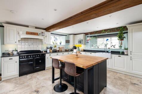 Kitchen_1.jpg