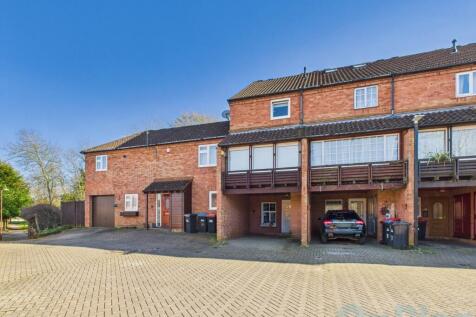 Front shot 7 coopers mews, neath hill