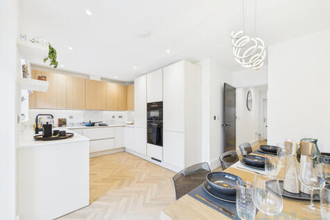 CAM04024G0-PR0039-STILL001