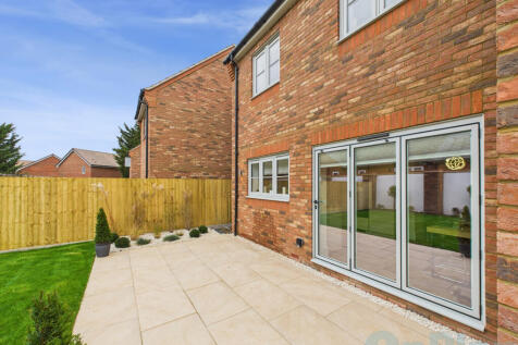 CAM04024G0-PR0040-STILL004