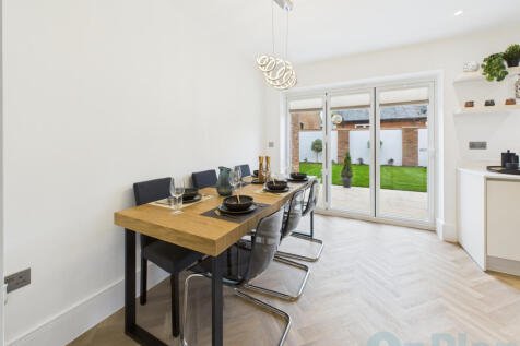 CAM04024G0-PR0039-STILL008