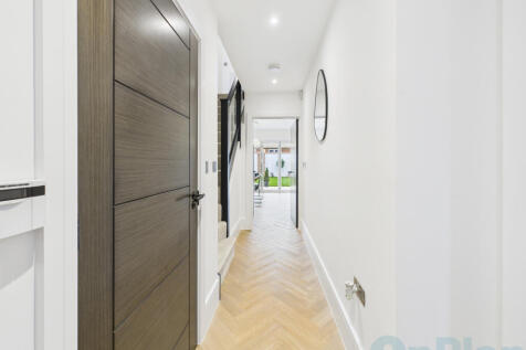 CAM04024G0-PR0039-STILL007