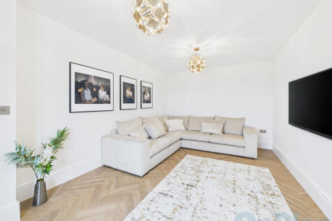 8 Chancel close living room 2