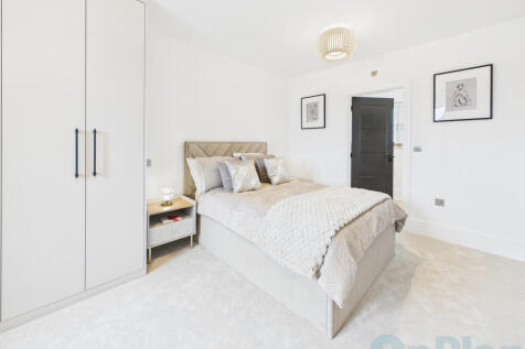 CAM04024G0-PR0039-STILL015