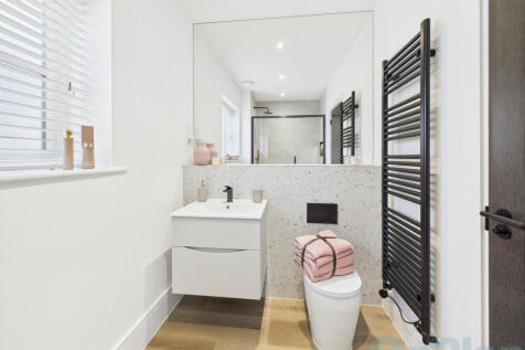 CAM04024G0-PR0039-STILL014