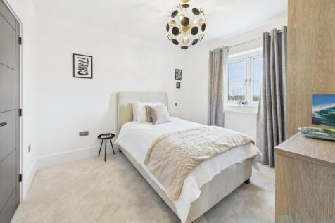 CAM04024G0-PR0039-STILL017