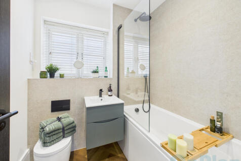 CAM04024G0-PR0039-STILL019