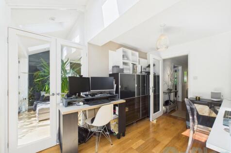 CAM04024G0-PR0026-STILL017