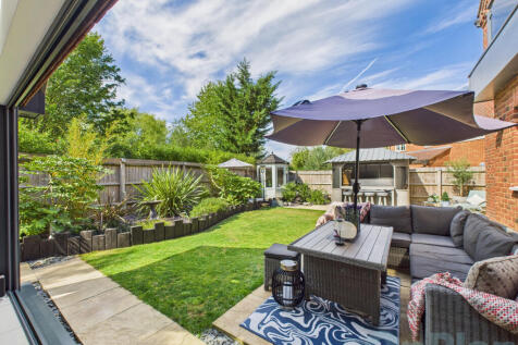 CAM04024G0-PR0034-STILL028