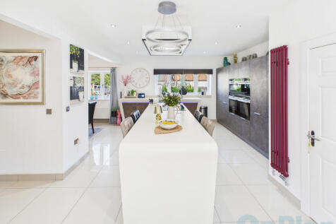 CAM04024G0-PR0034-STILL022