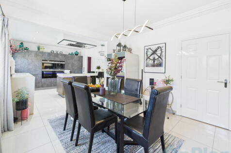 CAM04024G0-PR0034-STILL014