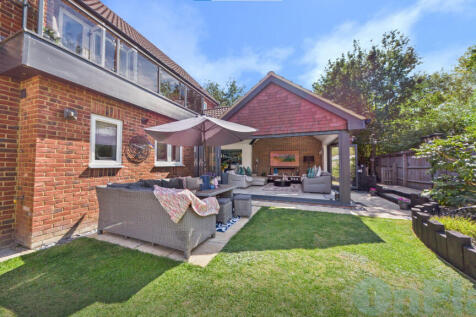 Clegg Square Garden doors front on Snip (1)