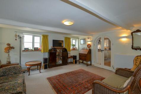 Living Room 3.jpg