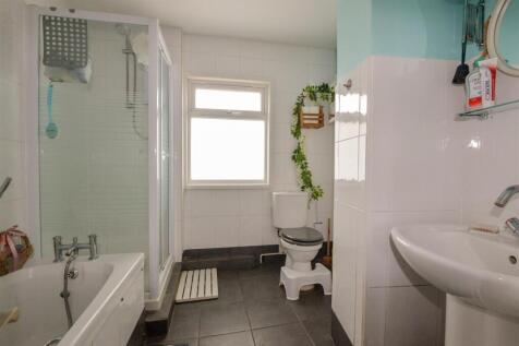 Bathroom 1.jpg