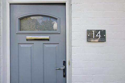 14Archibold202208...