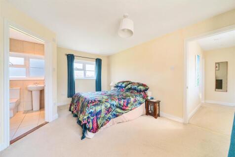 Whitemoor Cross Bed 1.jpg