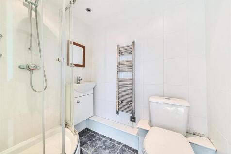 Whitemoor Cross Bed 2 Ensuite.jpg