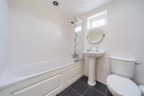 Whitemoor Cross Bathroom.jpg