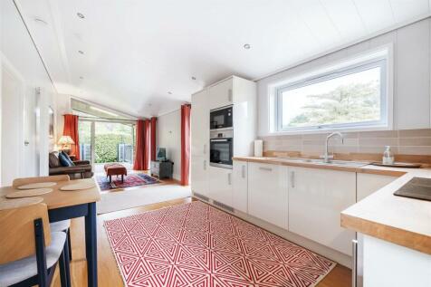 Lodge21 KitchenDining.jpg