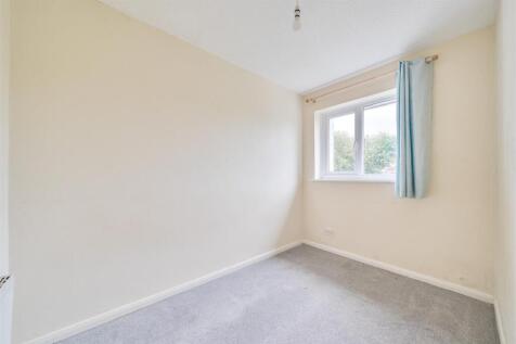 Elizabeth Close Bed 2.jpg