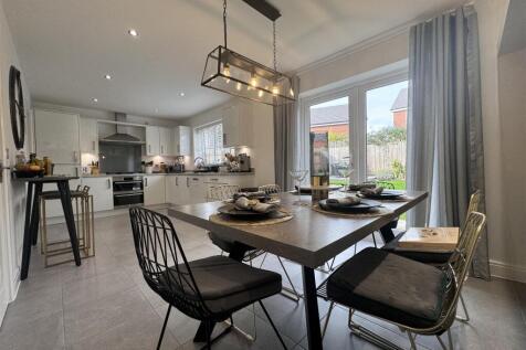 Open plan kitchen / dining