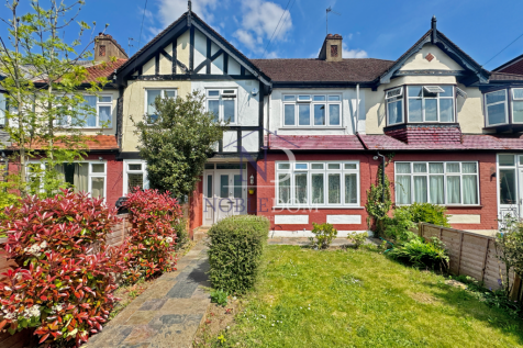 4 BEDROOM 2 BATHROOM TERRACED HOUSE IN ISLEWORTH
