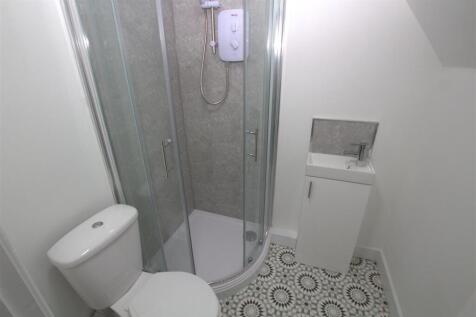 rm2 ensuite.jpg