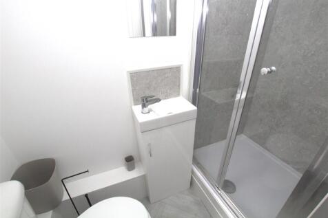 room 1 ensuite.jpg