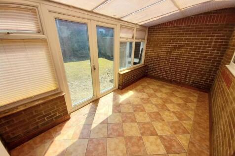 12 Drakes Close Conservatory.jpg