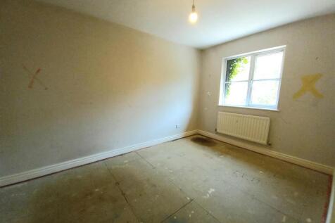 12 Drakes Close Bed 1.jpg