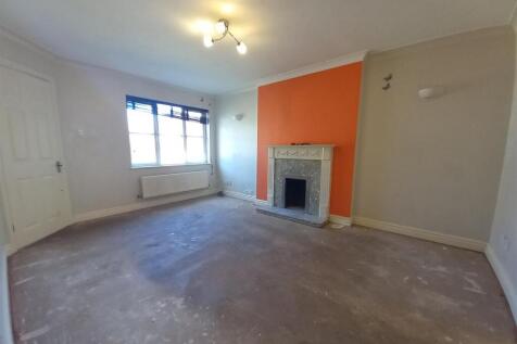 12 Drake Close L. Room.jpg