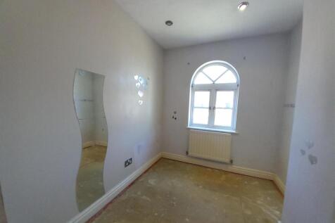 12 Drake Close Bed 3.jpg