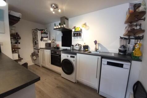 Ap[artment 11 Kitchen.jpg