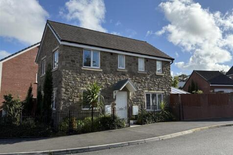 19 Pincombe Road Front.jpg