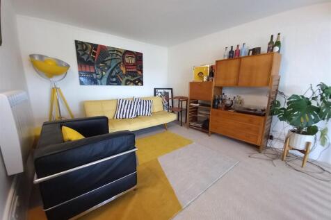 Apartment 12 Bed 3.jpg