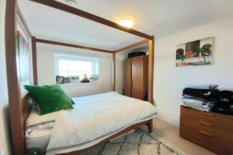 Apartment 12 Bed 1.jpg