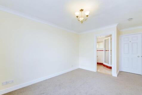 Bedroom one&#39;s en-suite access