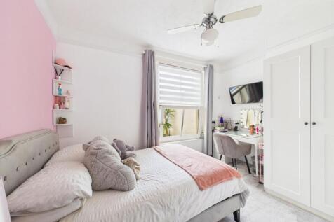 Guest bedroom with en-suite